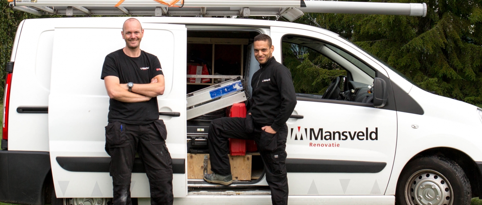Topbanner_Algemeen_MR_Adriaan_Mohamed_bij_bus